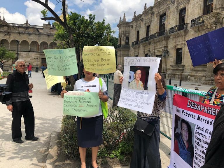 Familiares de desaparecidos se manifiestan ante visita de AMLO