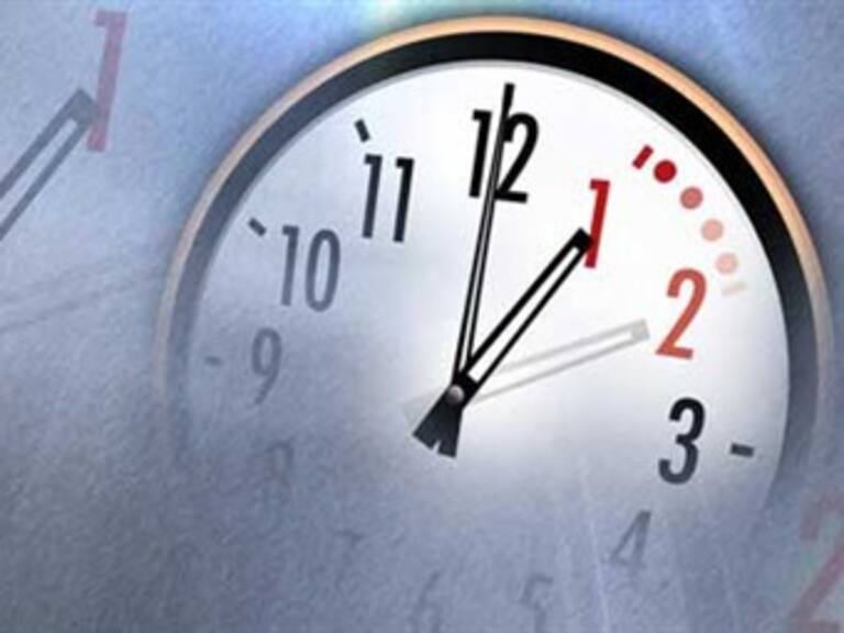 Adelanta EU sus relojes una hora para ahorrar energéticos