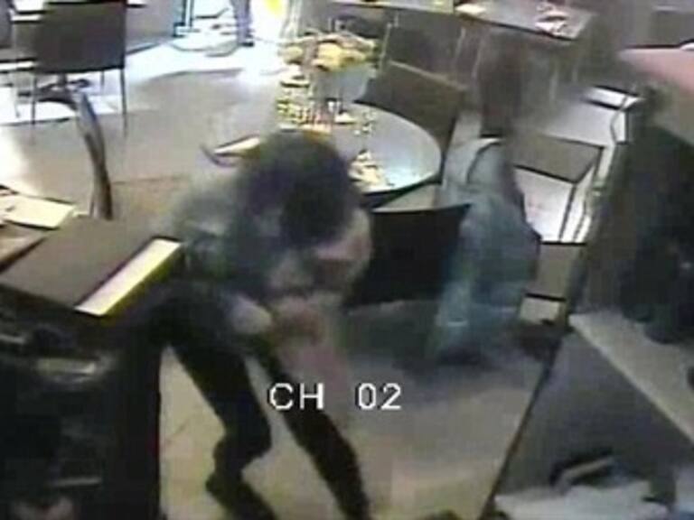 Publican un video del ataque a un restaurantes en París