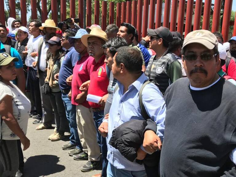 La CNTE bloquea nuevamente la Cámara de Diputados