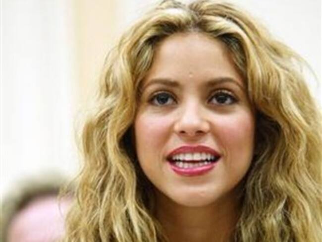 Lamenta Shakira muerte de Jackson, 'el rey de la genialidad artística'