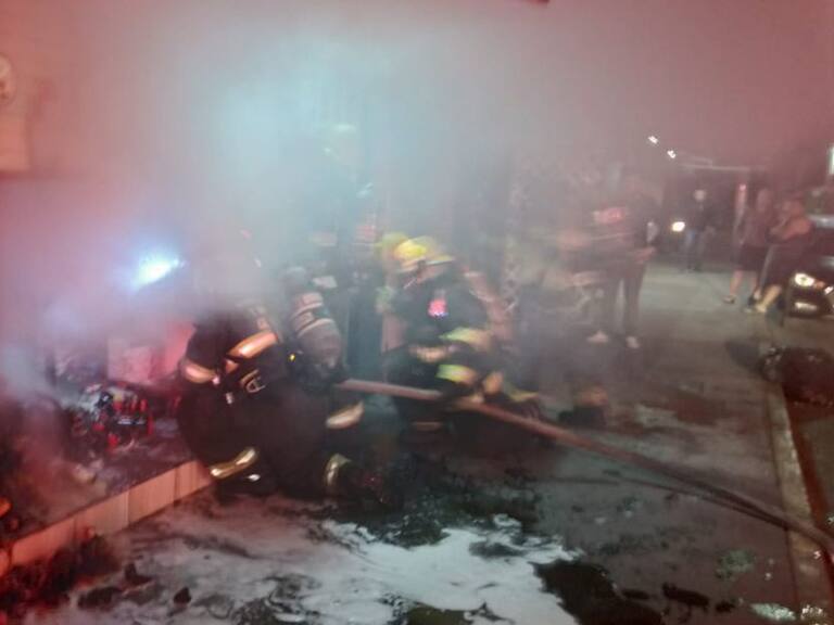 Se incendia tienda de abarrotes en Guadalajara