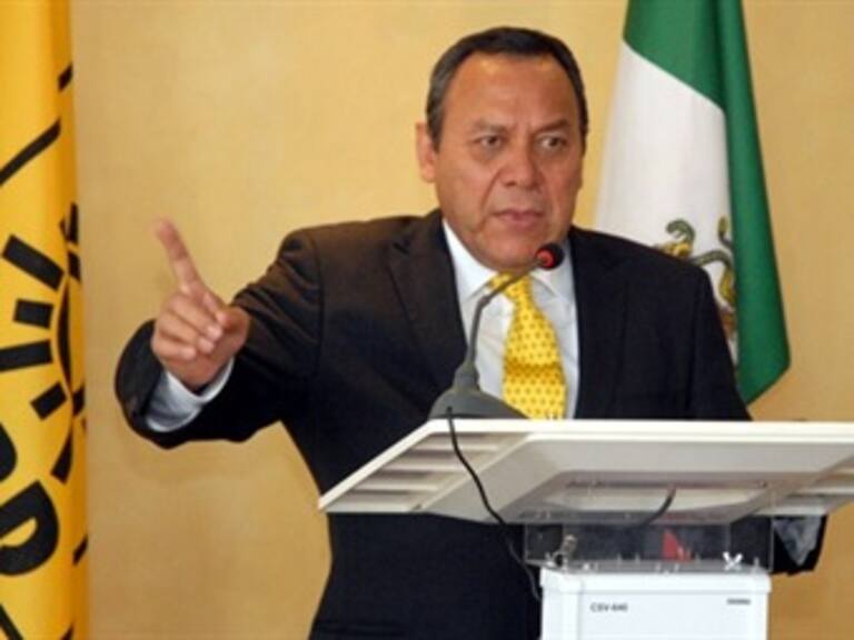 Zambrano pide apoyo al DIA para alianza con PAN