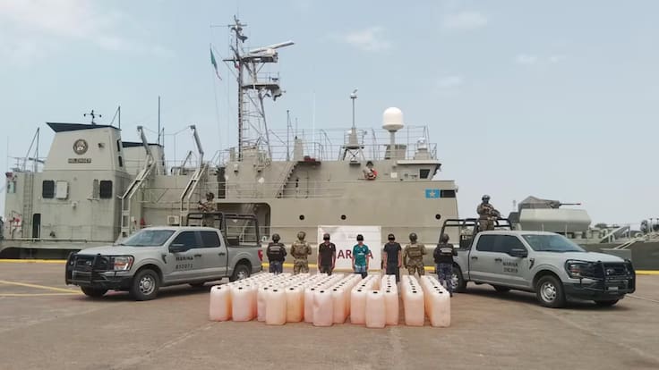 Marina decomisa más de 6 mil litros de combustible ilegal en Michoacán y detiene a tres personas