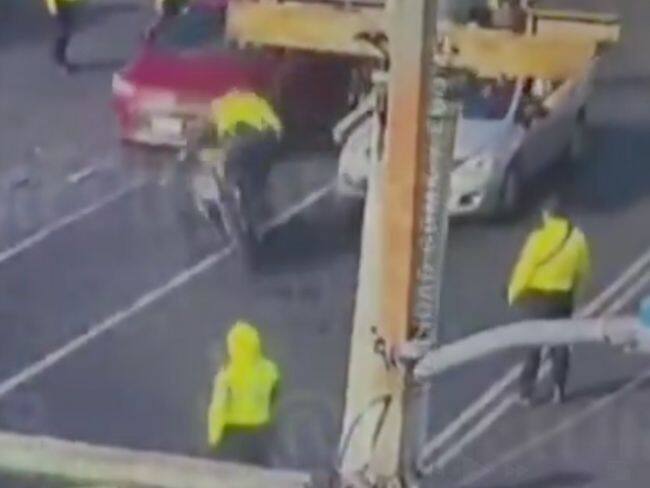 Motociclista evade operativo “Salvando Vidas” y atropella a policía de la CDMX | VIDEO