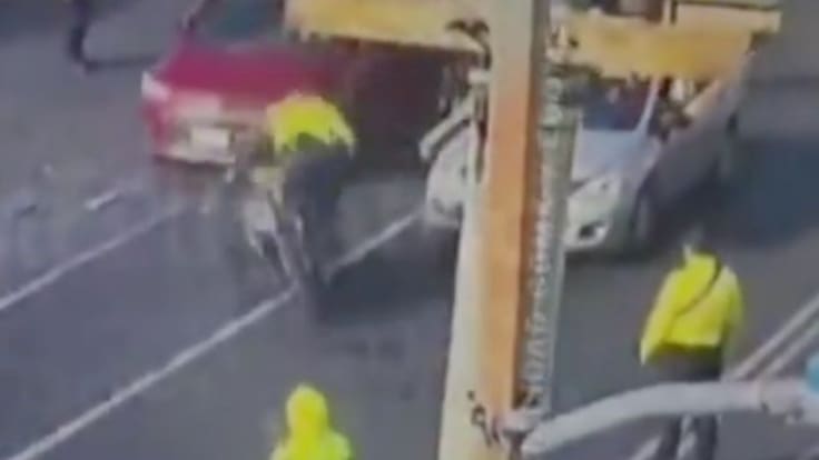 Motociclista evade operativo “Salvando Vidas” y atropella a policía de la CDMX | VIDEO