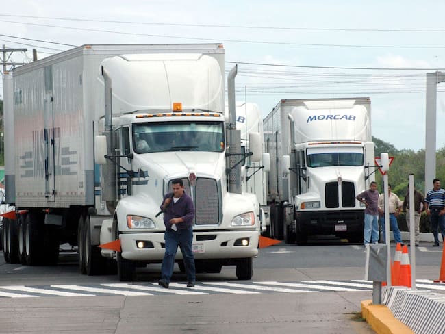 Levantan transportistas bloqueos tras acuerdos con Gobernación