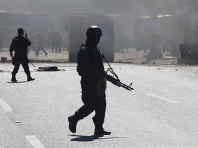 Protestan policías de Guerrero por consignación de compañeros