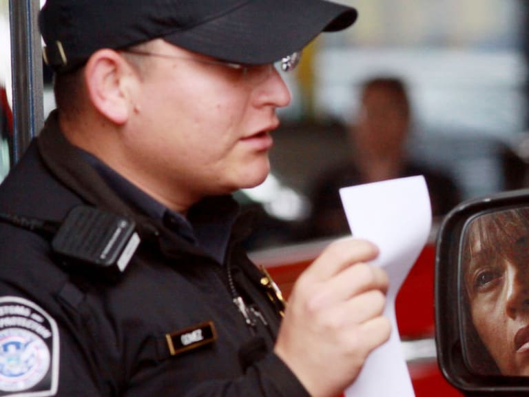 Mx - Tarjeta fronteriza: CBP deportará a mexicanos por exceder límites de tiempo y distancia en EE.UU.