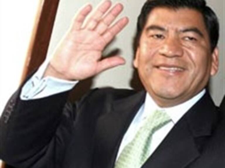 Invita Mario Marín a consumir cerdo y degusta tacos de carnitas