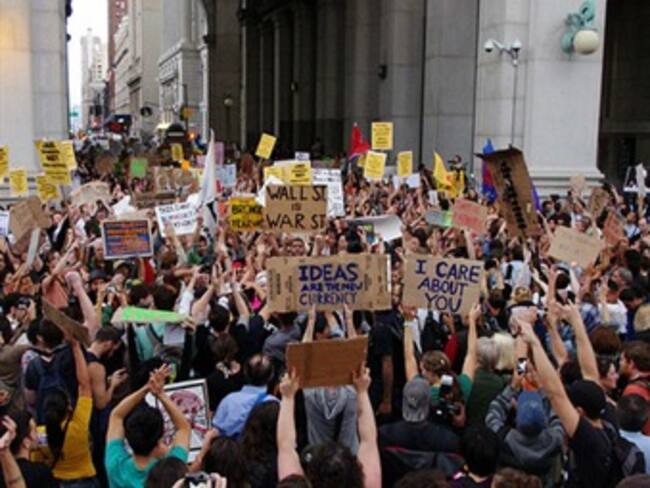 Arrestan a unos cien manifestantes en Boston