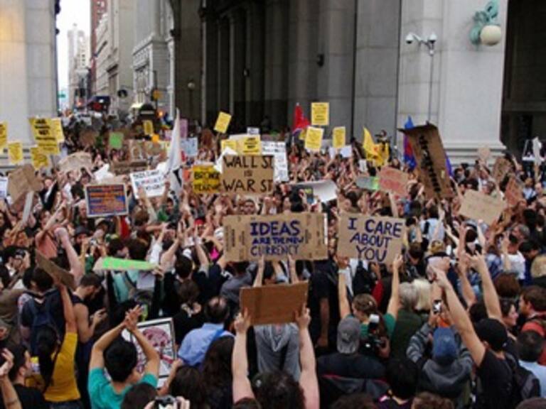 Arrestan a unos cien manifestantes en Boston