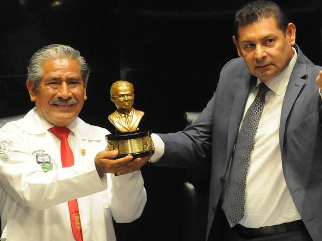 Senado reconoce a médico oaxaqueño por primera vez en su historia