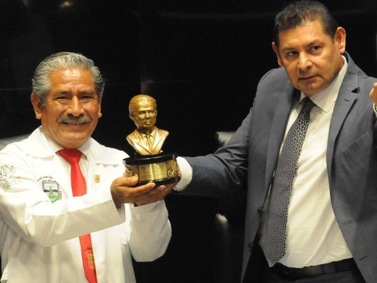 Senado reconoce a médico oaxaqueño por primera vez en su historia