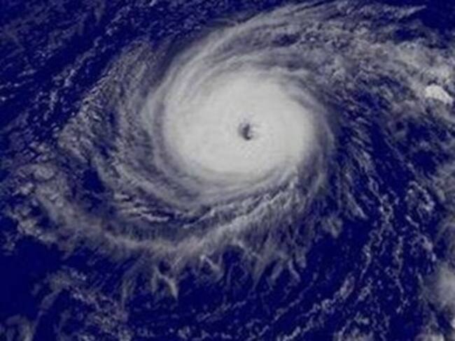 Se debilita Adrián a tormenta tropical