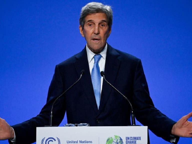 John Kerry visita México para defender energía limpias