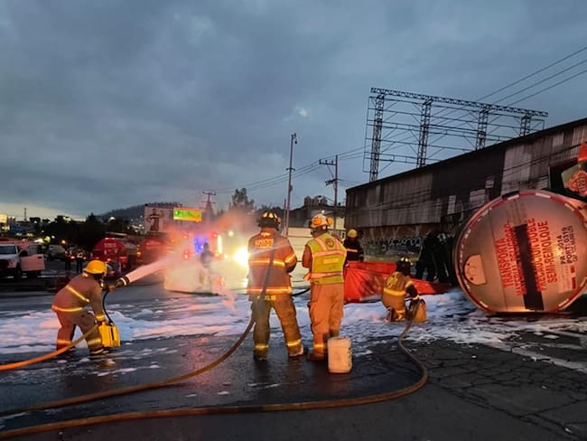 Liberan la México-Pachuca, tras volcadura de pipa