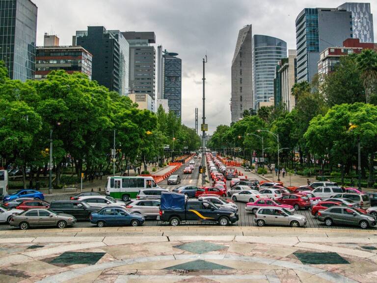 Que no te multen. Revisa si tu carro puede circular o se queda en casa.