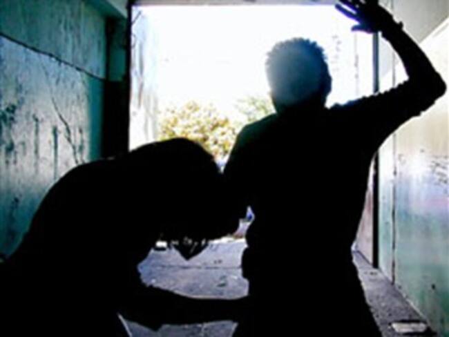 Aprueba juez saudí que hombres golpeen a sus esposas
