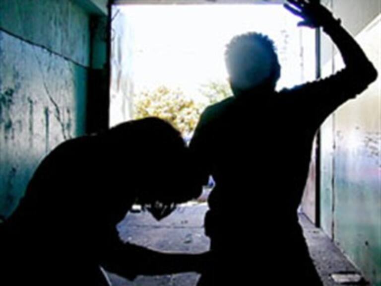 Aprueba juez saudí que hombres golpeen a sus esposas