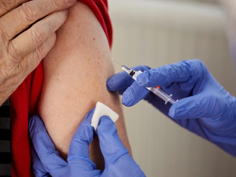 Vacunación COVID 2023: ¿Cuándo inicia, qué vacunas aplicarán y a quiénes?