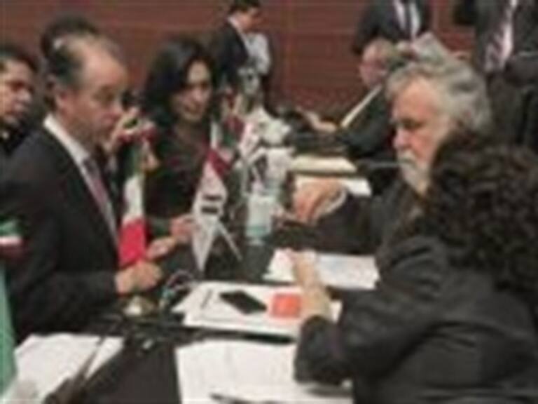 Se la amanecen y aprueban Reforma Energética en el Senado