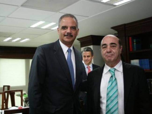 Se reúne Murillo Karam y Eric Holder