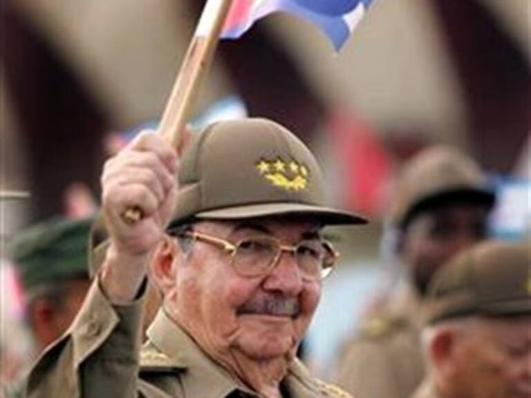 Llega Raúl Castro a Chile para cumbre Celac-UE