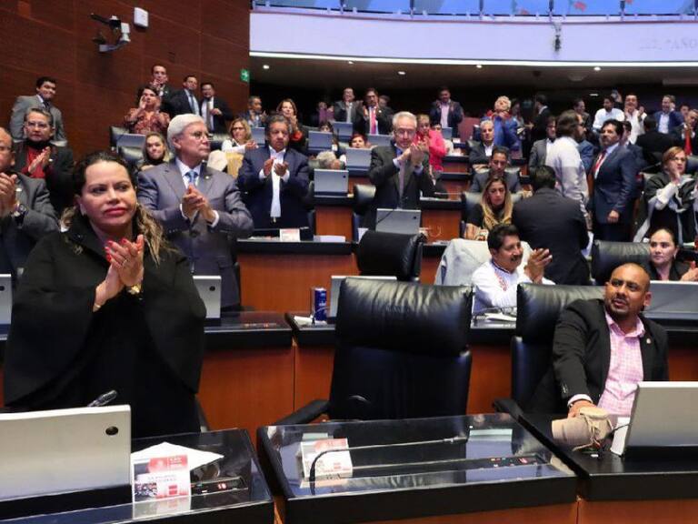 Morena da cláusula de vida eterna a mini partidos