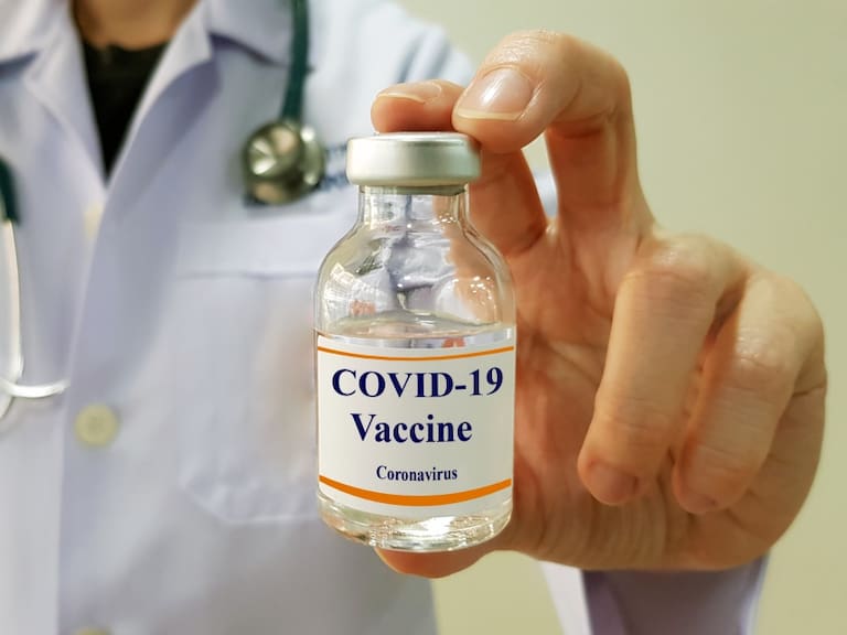 Oxford y Pfizer logran avanzar con la vacuna en humanos contra COVID-19