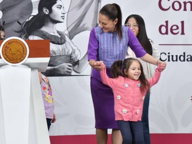 Sheinbaum festeja Día del Niño con baile, mensaje y nuevos apoyos para estudiantes | VIDEO