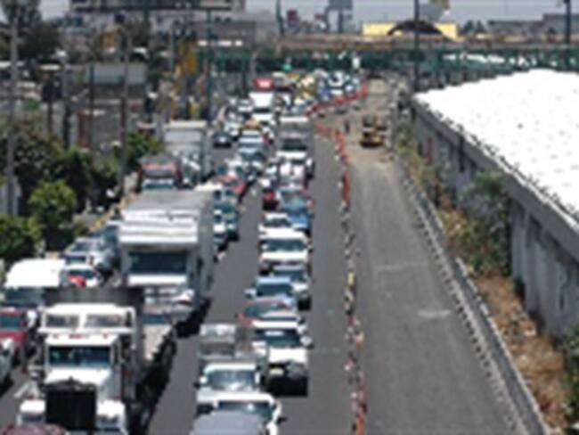 Desalojan a colonos que bloqueaban avenida en Ecatepec