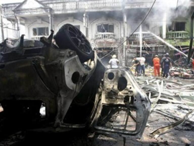 Deja cuatro muertos y 50 heridos atentado en Tailandia