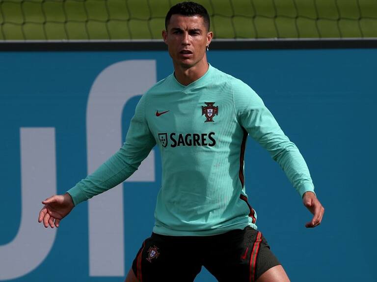 PSG buscaría contratar a Cristiano Ronaldo y aceptaría vender a Mbappé