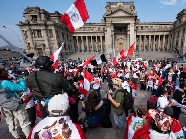 Lo ocurrido en Perú debe prender luces de alerta en México: Gabriel Guerra