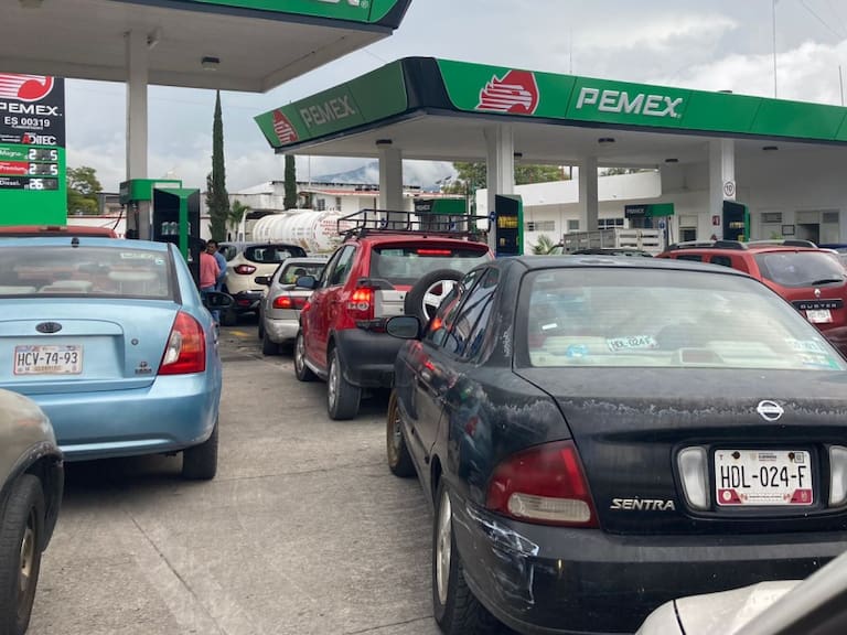 En Chilpancingo hay largas filas para cargar gasolina