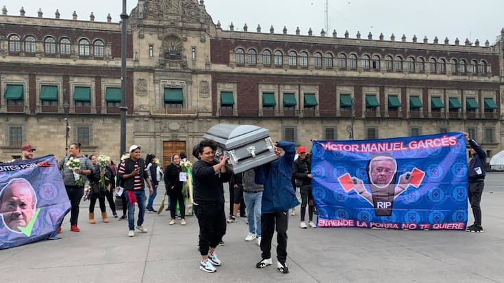 Cooperativistas de Cruz Azul se manifiestan en el Zócalo