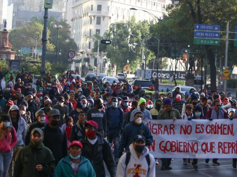 Marchan migrantes al zócalo de la CDMX y a Gobernación