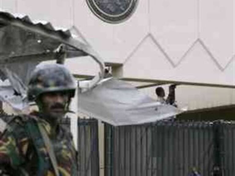 Examen médico a empleados de embajada de EU en Francia por carta sospechosa