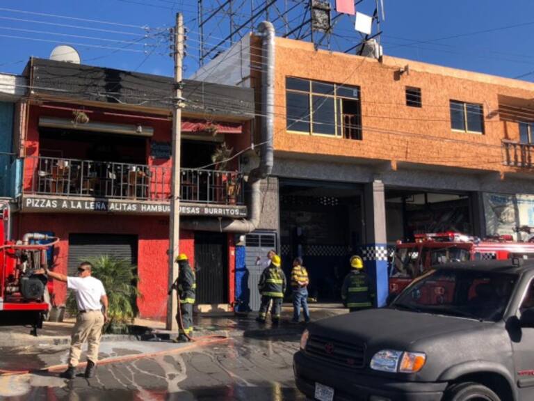 Pizzería se incendia en Guadalajara