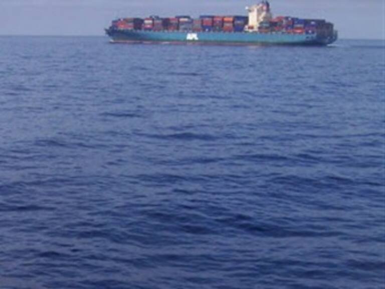 Deja dos muertos colisión entre ferry y buque de carga en Filipinas