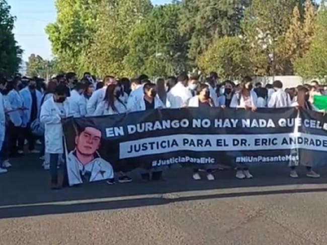 Continúan manifestaciones en Durango por asesinato de pasante de medicina
