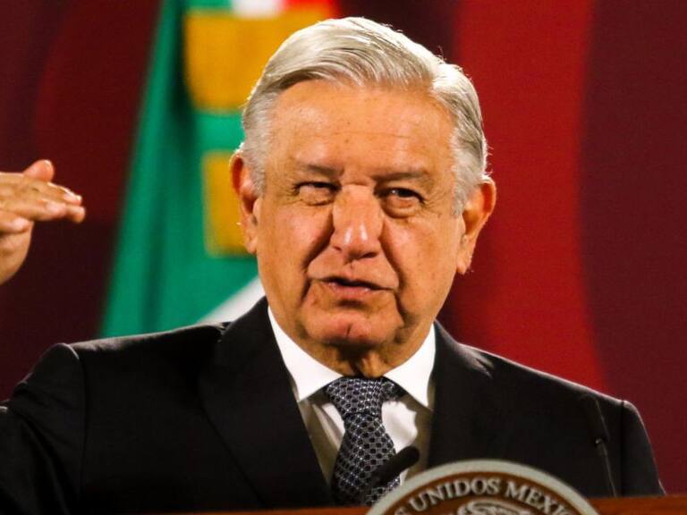 Niega AMLO espionaje de Sedena a civiles