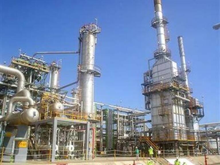 Convoca Calderón a foro público para designar nueva refinería
