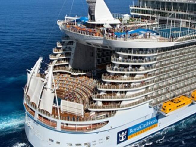 Incendio en alta mar obliga a desviar crucero de Royal Caribbean