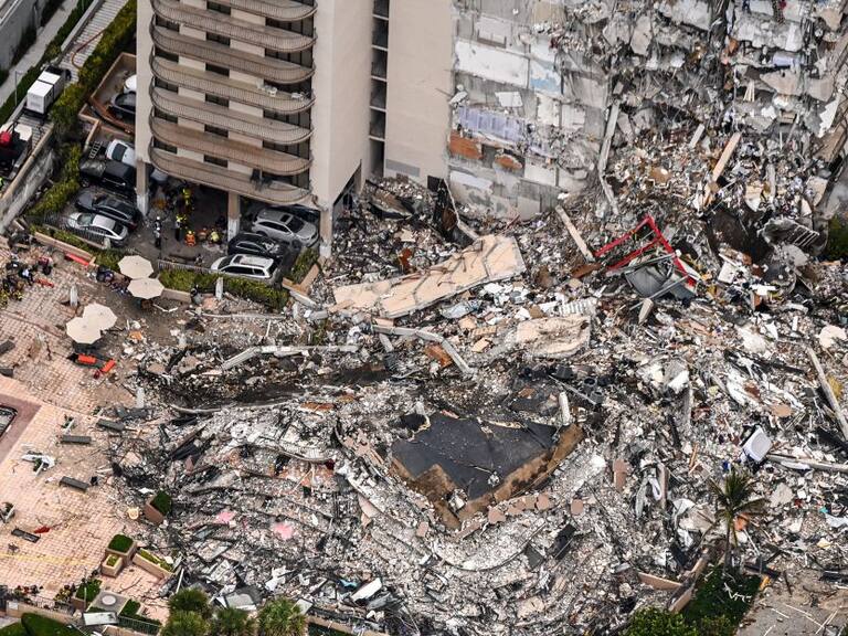 Reportan un muerto y 99 desaparecidos tras derrumbe de edificio en Florida