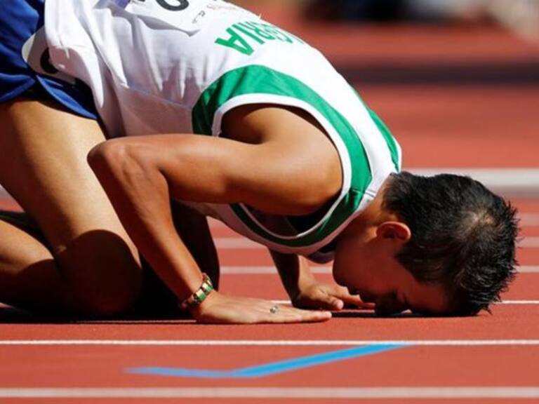 “Así Sopitas”: Atleta paralímpico rompe récord del campeón olímpico en los 1,500 metros