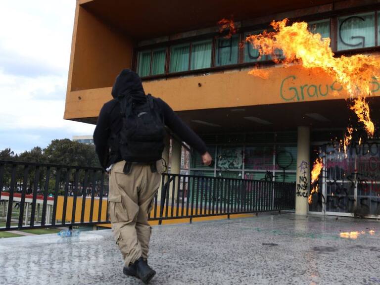 Siento que hay mano negra en violencia de la UNAM: AMLO