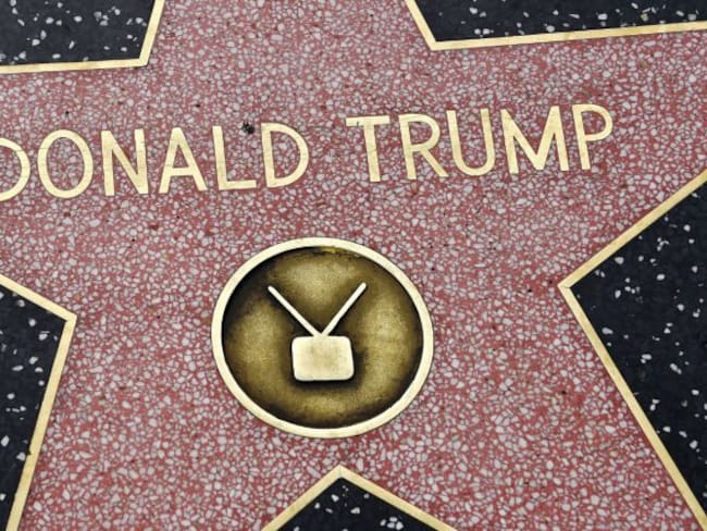 Limpió la estrella de Hollywood de Trump y así reaccionaron en redes sociales