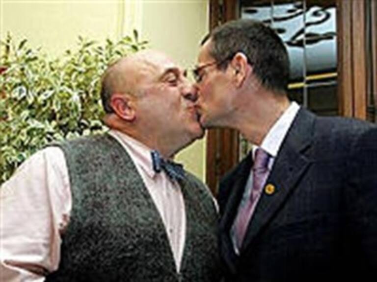Aprueba Iglesia sueca matrimonio gay